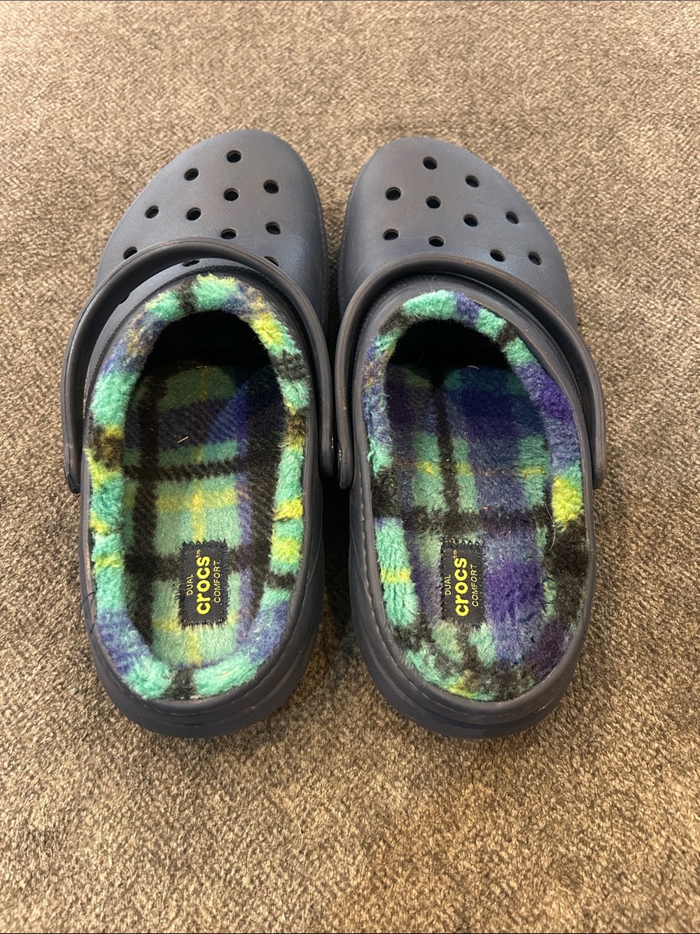 CROCS Kids Navy Clog with Multicolor Fuzzy Lining big kids 6 - Picture 2 of 5